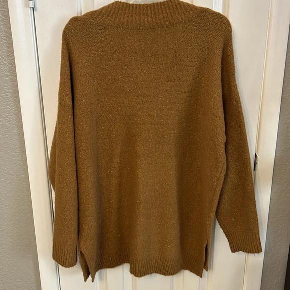 Nine West Women’s (L) Camel Color Metallic Soft V Neck Pullover Tunic Sweater - Picture 2 of 8